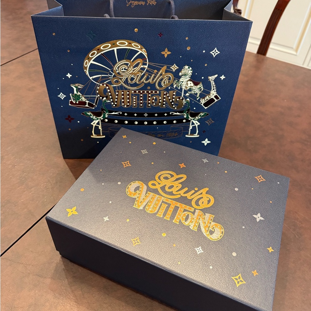 Louis vuitton magnetic box and bag